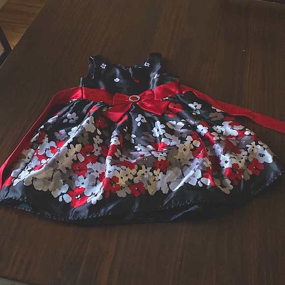 Pretty Formal Dress - Picture 1 of 2